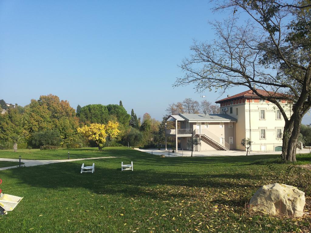 Villaggio Esmera 代森扎诺-德尔加达 外观 照片