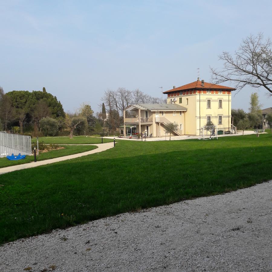 Villaggio Esmera 代森扎诺-德尔加达 外观 照片